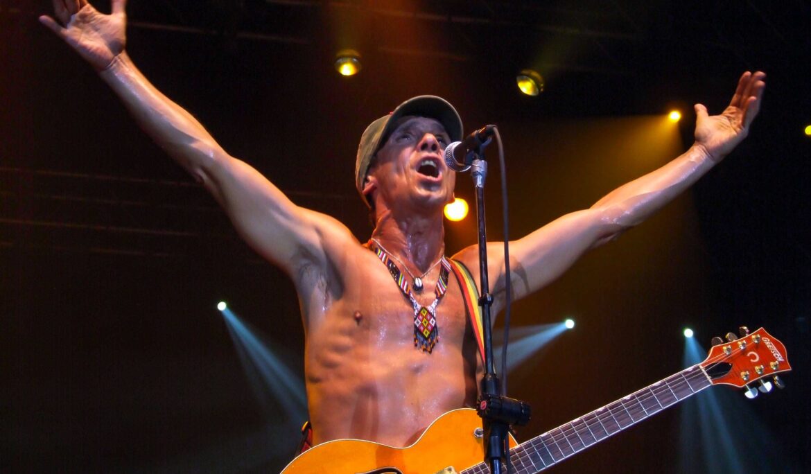O cantor franco-espanhol Manu Chao, durante apresentação no Espaços das Américas, com o o repertório de seu último CD La Radiolina no bairro da Barra Funda na capital paulista