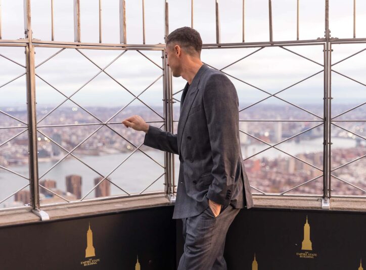 Robert Lewandowski, acompanhado de sua esposa Anna Lewandowska, visita o Empire State Building em homenagem ao Dia da Independência da Polônia, no Empire State Building, em 10 de novembro de 2025, na cidade de Nova York.